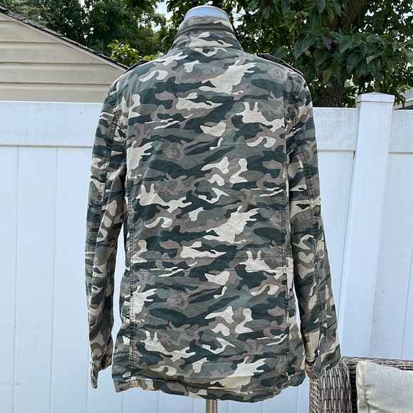 EUC Levi’s Camo lightweight utility Jacket Womens size M - Picture 11 of 17